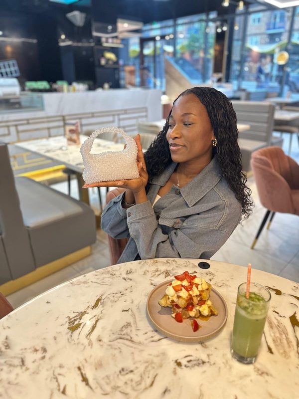 Customer photo with an emerald bag